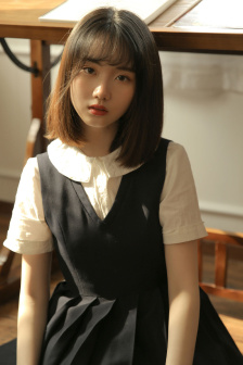 美女抓奶抖胸视频